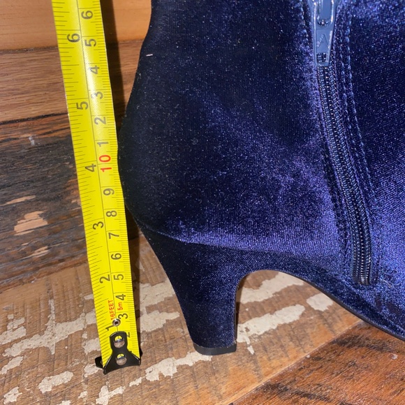 Aerosoles Heelrest Navy Faux Suede Heeled Ankle Bootie Size 8.6 - Picture 7 of 7